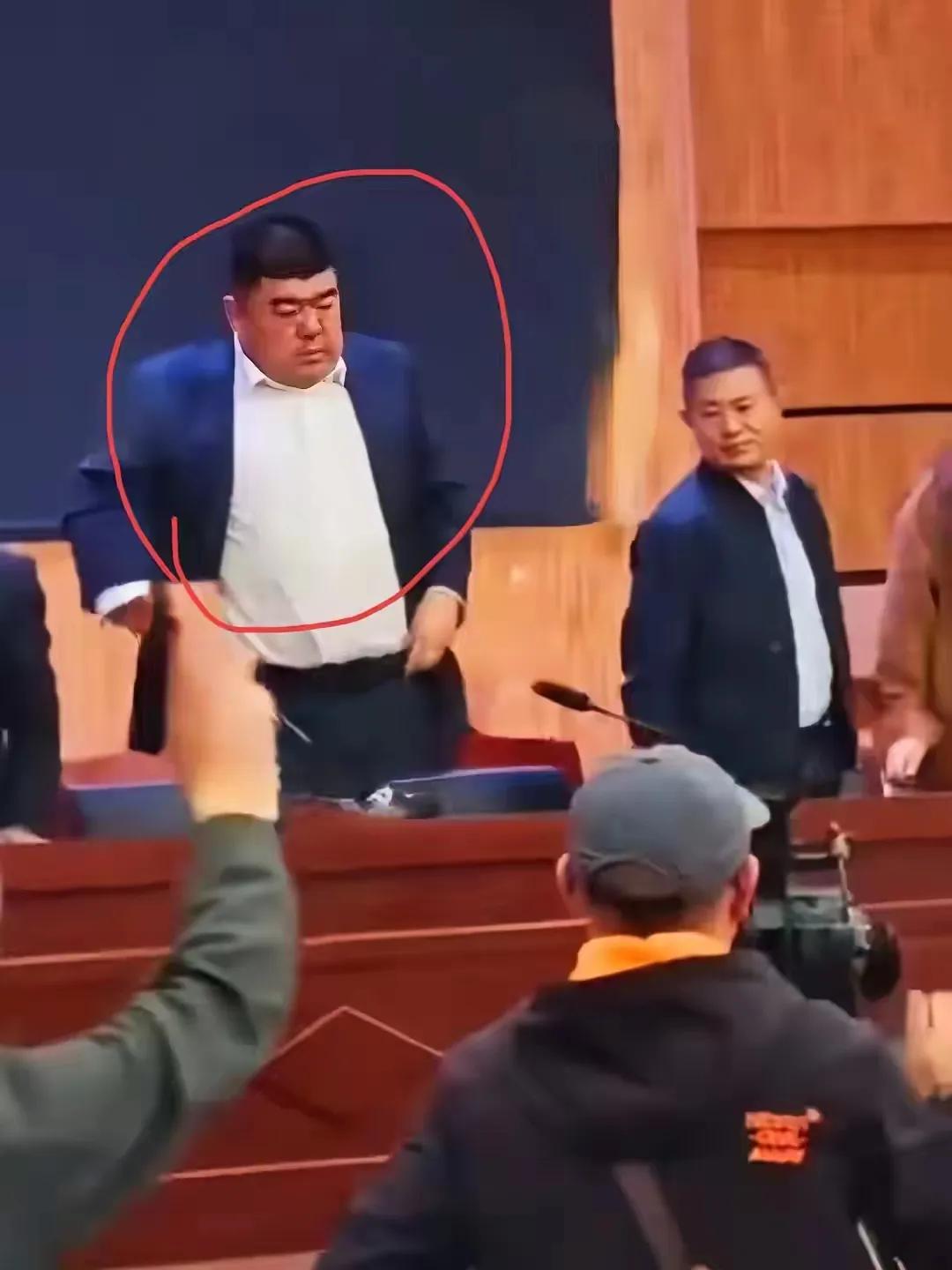 鲜为人知的是，赵光明这个名字在长丰学校内，可是个低调而显赫的存在。他，不仅是教育