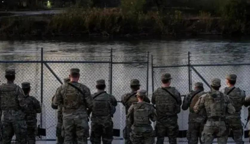 从目前来看，美国爆发内战的可能性还是比较小的，因为美国政府还没有命令驻扎在海外各