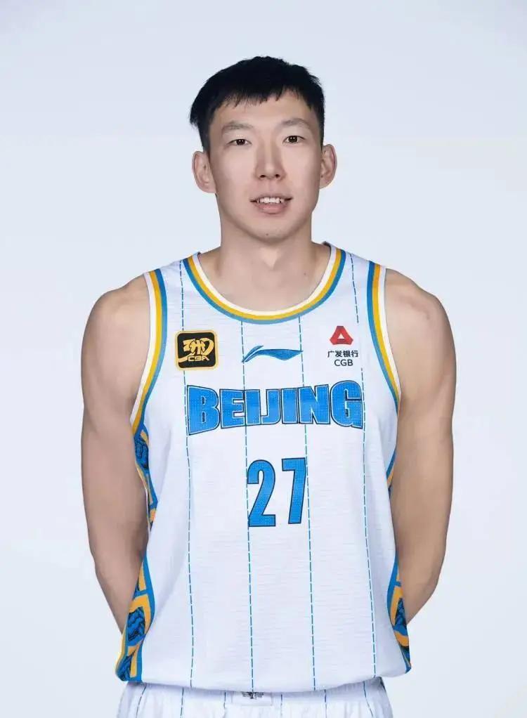 周琦18+8+4+2+1，广东宏远输在内线，没人能防住周琦，无论是王少杰、萨林杰