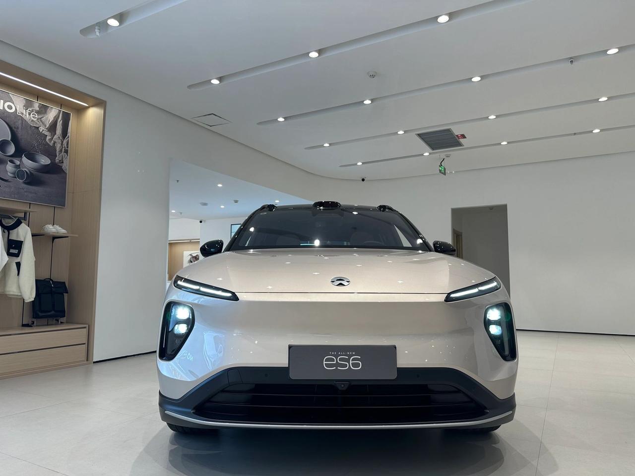 490km续航的车凭什么敢卖36.8！
蔚来ES6今晚公布价格了，36.8属于预