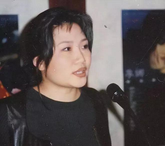 歌星李娜为什么出家，她在歌坛那可是响当当的人物，《青藏高原》一唱成名，那高亢的嗓