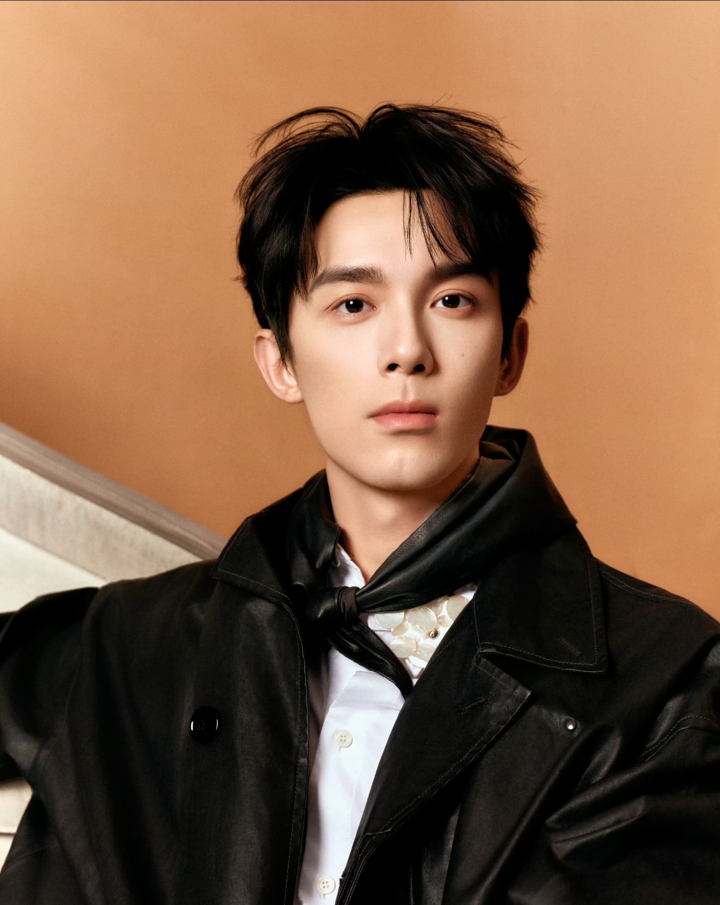 吴磊演员吴磊直接在个人账号上发文，明确表示自己跟那个爆料的白女士不认识，已经委托