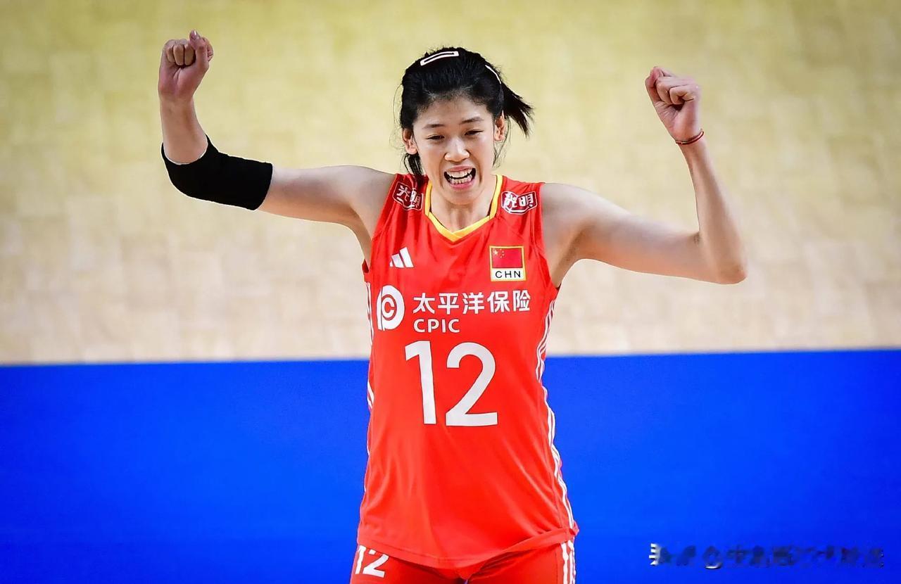 中国各项球类运动：最新世界排名[玫瑰]

1，中国女排—世界第4—-球星李盈莹