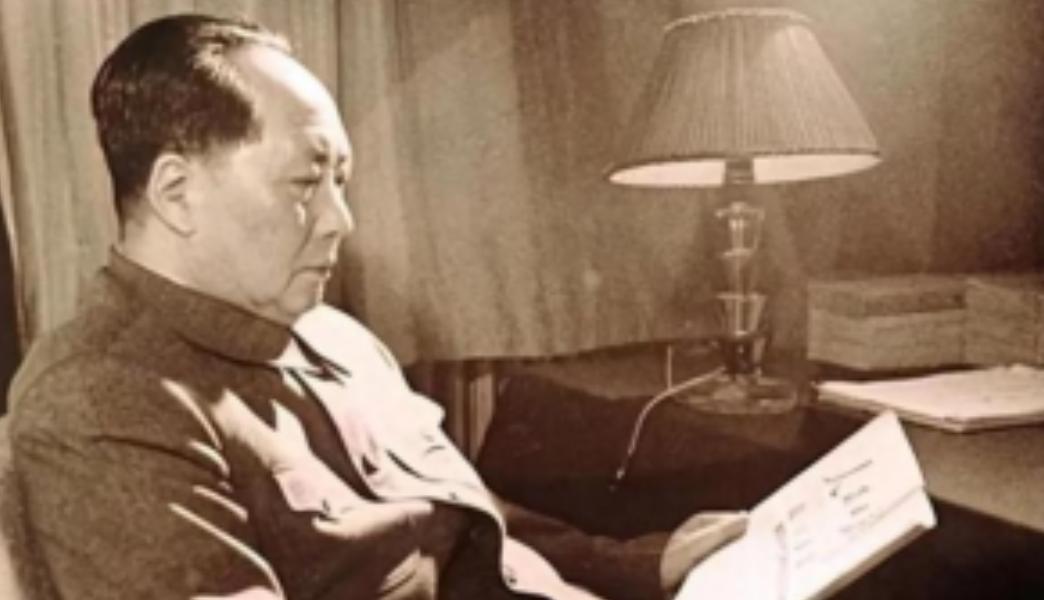 1969年，开国上将陈明仁递交辞呈，打算回长沙休养，消息传到毛主席那里，主席拍案