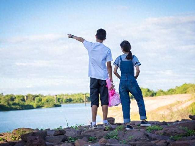 一边旅游回来就分手，一边7年零吵架：亲密关系的分水岭到底在哪