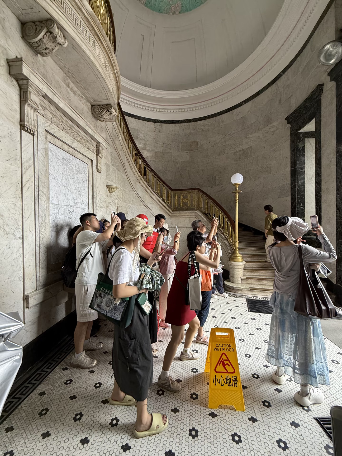 我就说他们到底在拍什么啊……