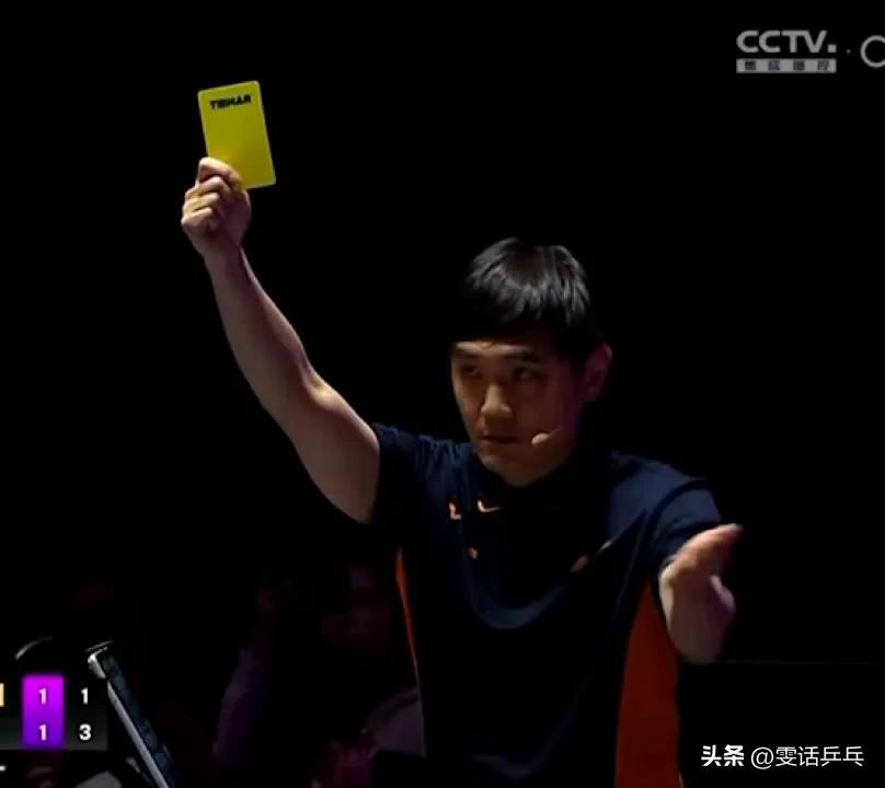 向鹏第三局因为发球被罚了一分
向鹏：我都还没有抛球了，我还没抛就判了
陈振江指导