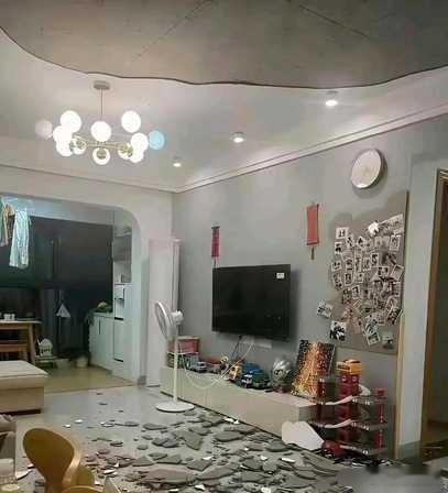 买个菜回来天塌了，这种情况楼上有责任吗？可以索赔吗？ ​​​