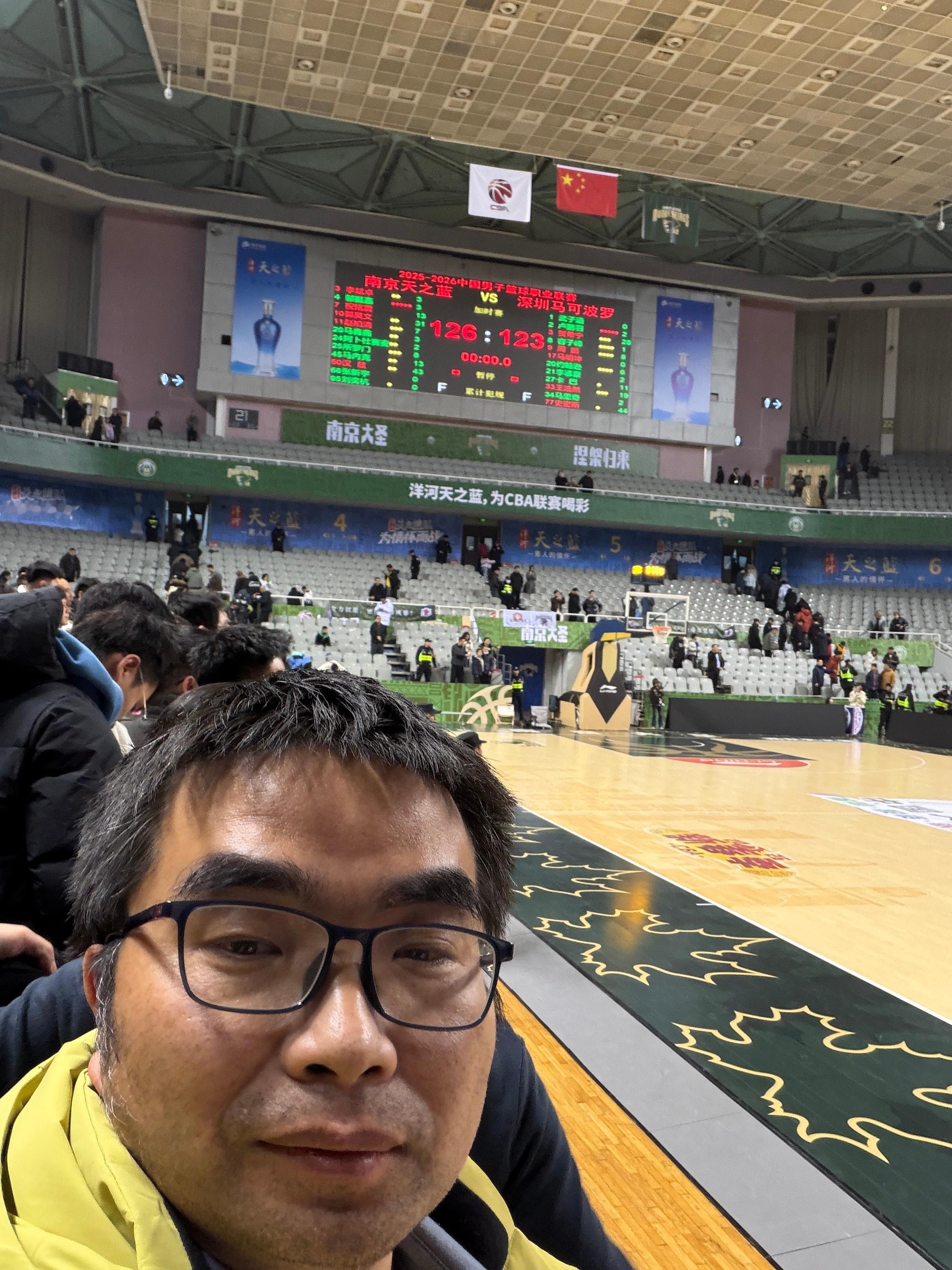 南京同曦 vs深圳男篮  双加时，击败深圳，刺激。深圳小伙子表现也不错，可惜轮换