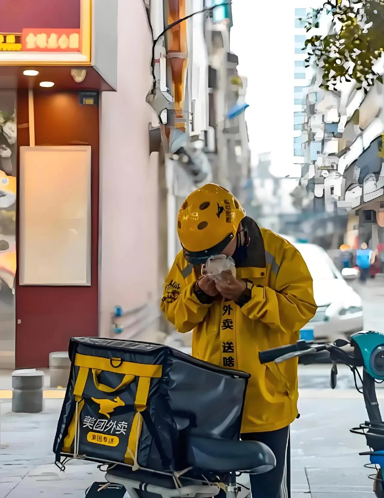 认识的一个外卖小哥，上周火化了。
他​前年中专毕业，从湖北孝感来了深圳送外卖，月