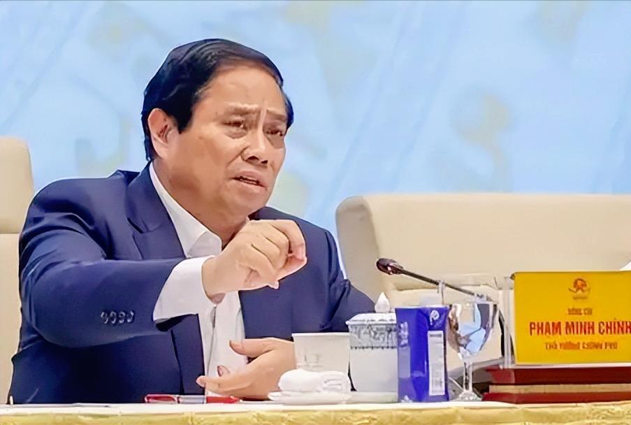 越南政坛大洗牌，范明政出局，30年“四驾马车”彻底散伙了。
 
啥是“四驾马车”