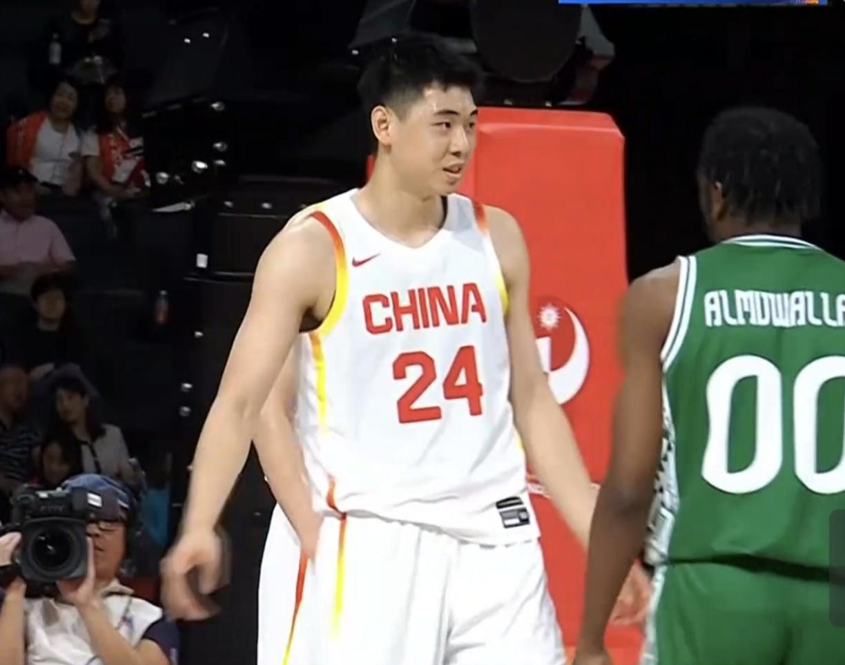 廖三宁能挑起后卫线大梁了！处于低谷期的男篮，这两年在最关键时刻总有人站出来，强硬