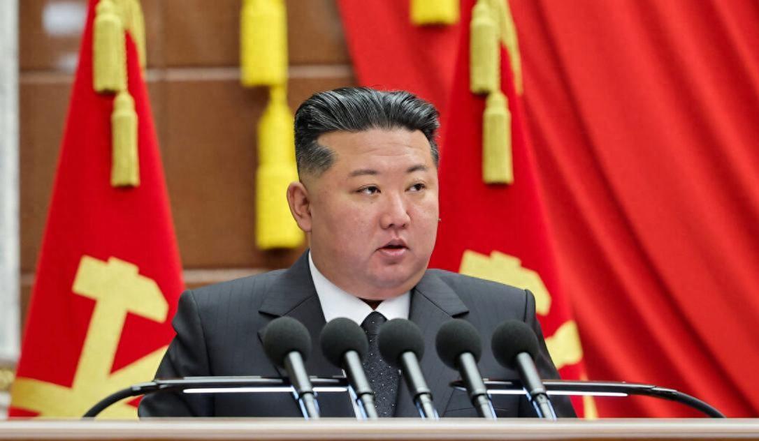 朝鲜此次修宪，将宪法名称中的“社会主义”一词移除，表面看是文字微调，实则是对自身