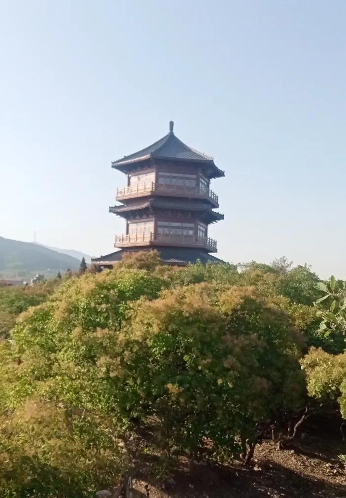 没有权钱交易就不算行贿。通俗来讲，这是会来事，也是为了给自己谋求更好的发展。往往