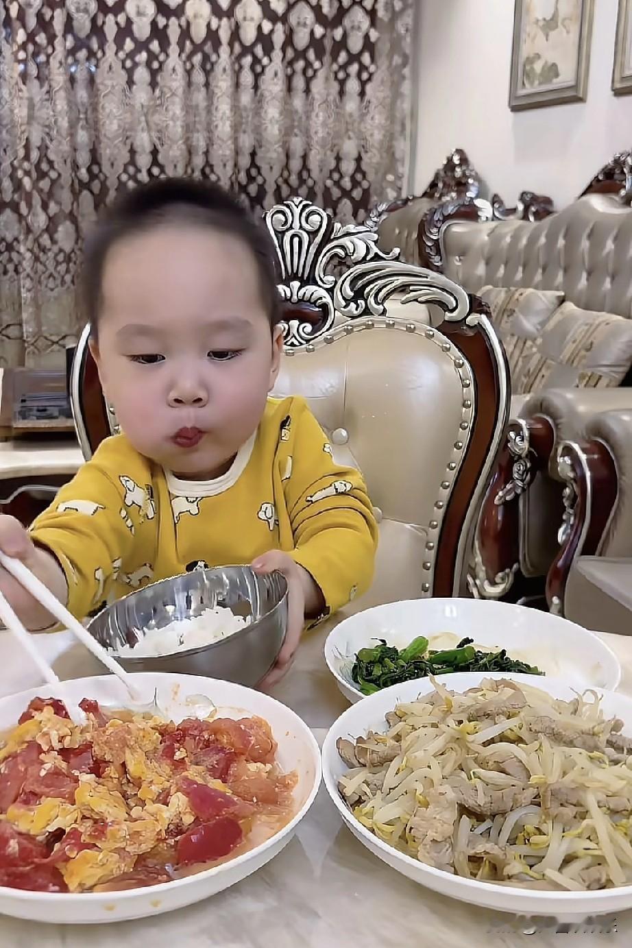 我要是米乐父母，都得气疯。
儿子被全网骂，是只会吃饭的侏儒。

要我就退网，舍不
