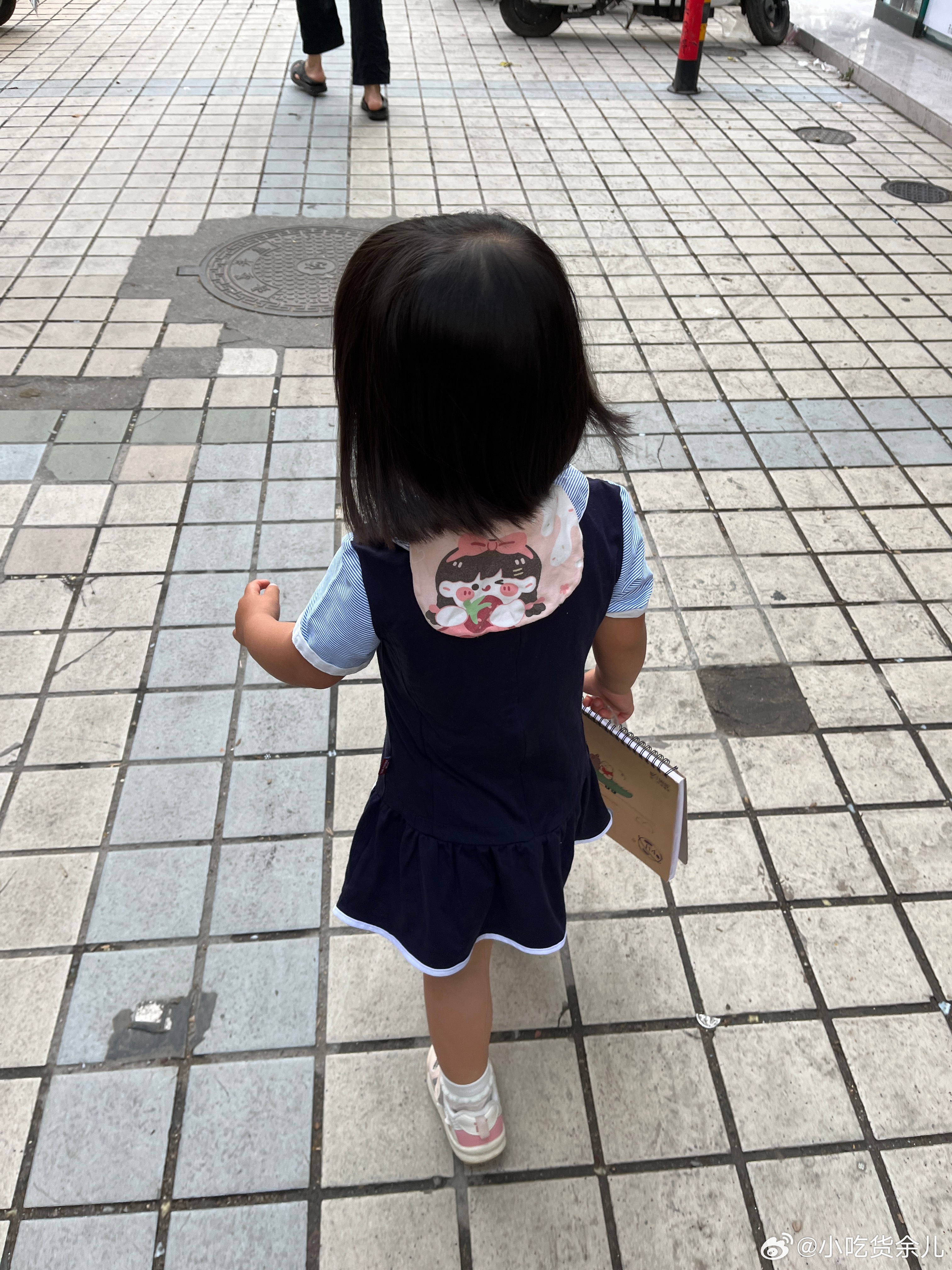 送了，很稳，自己走进去的，今天她们班老师没在外面迎接，是别班的老师帮忙的，没看到