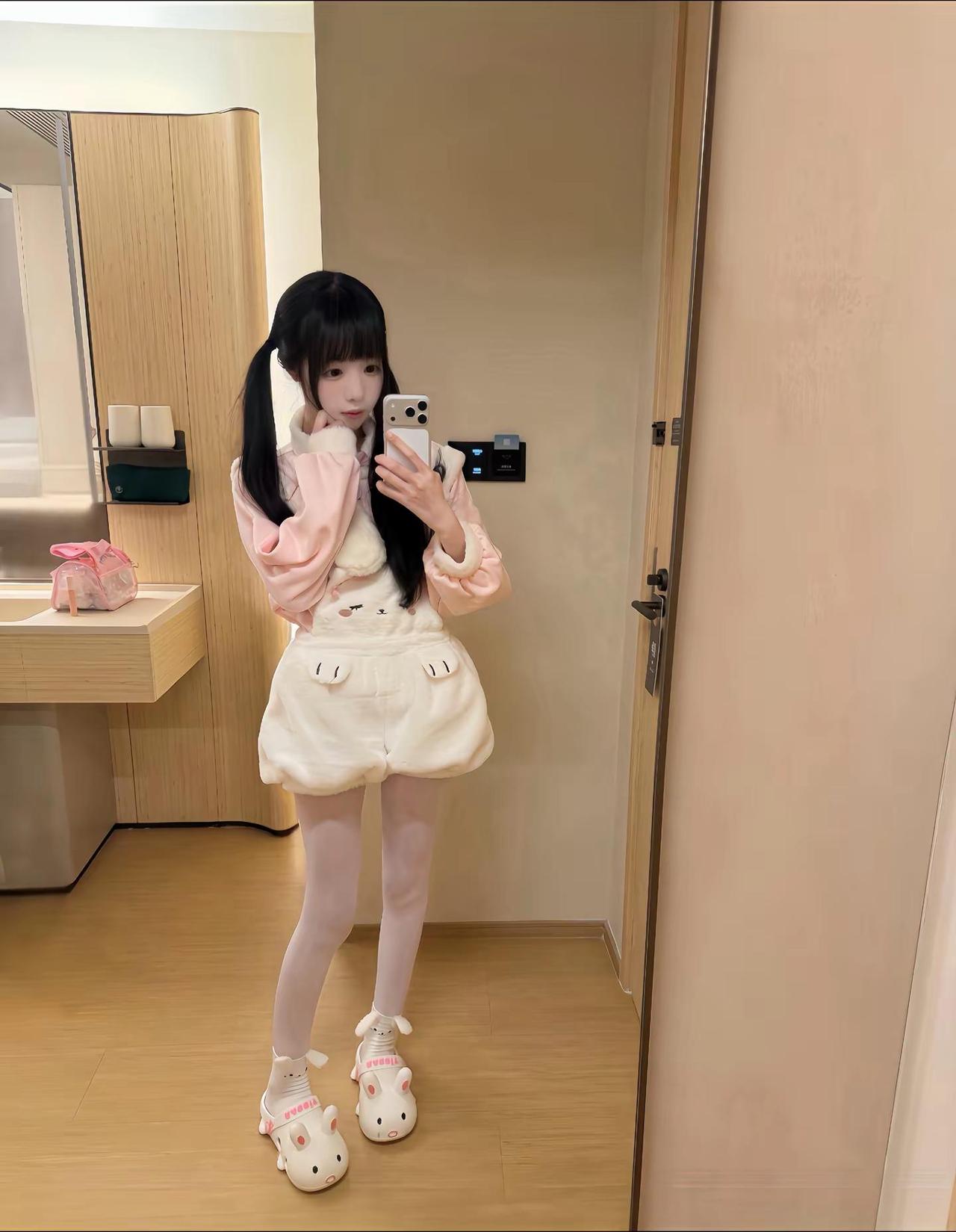 有时候很想狡辩什么 但是突然想到原来你是这么想我的 于是我沉默了