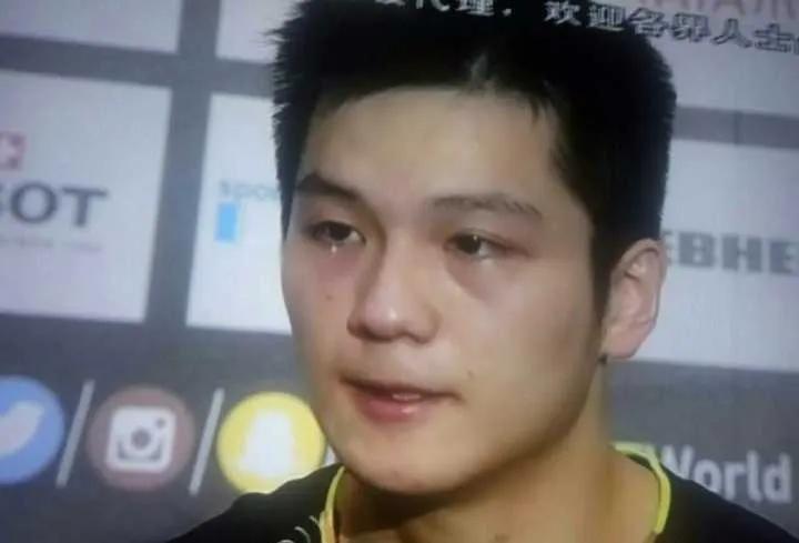 樊振东为什么会爆冷惨败？邓亚萍说的没毛病，对比马龙他们一直都缺点霸气！

只要对