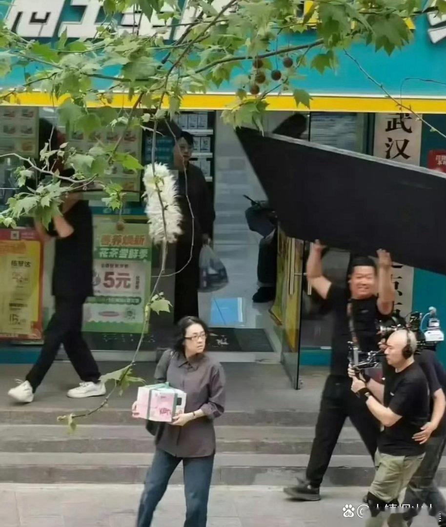 这是章子怡吗，胖了不少，为了角色放下所有光环，挺敬业的 