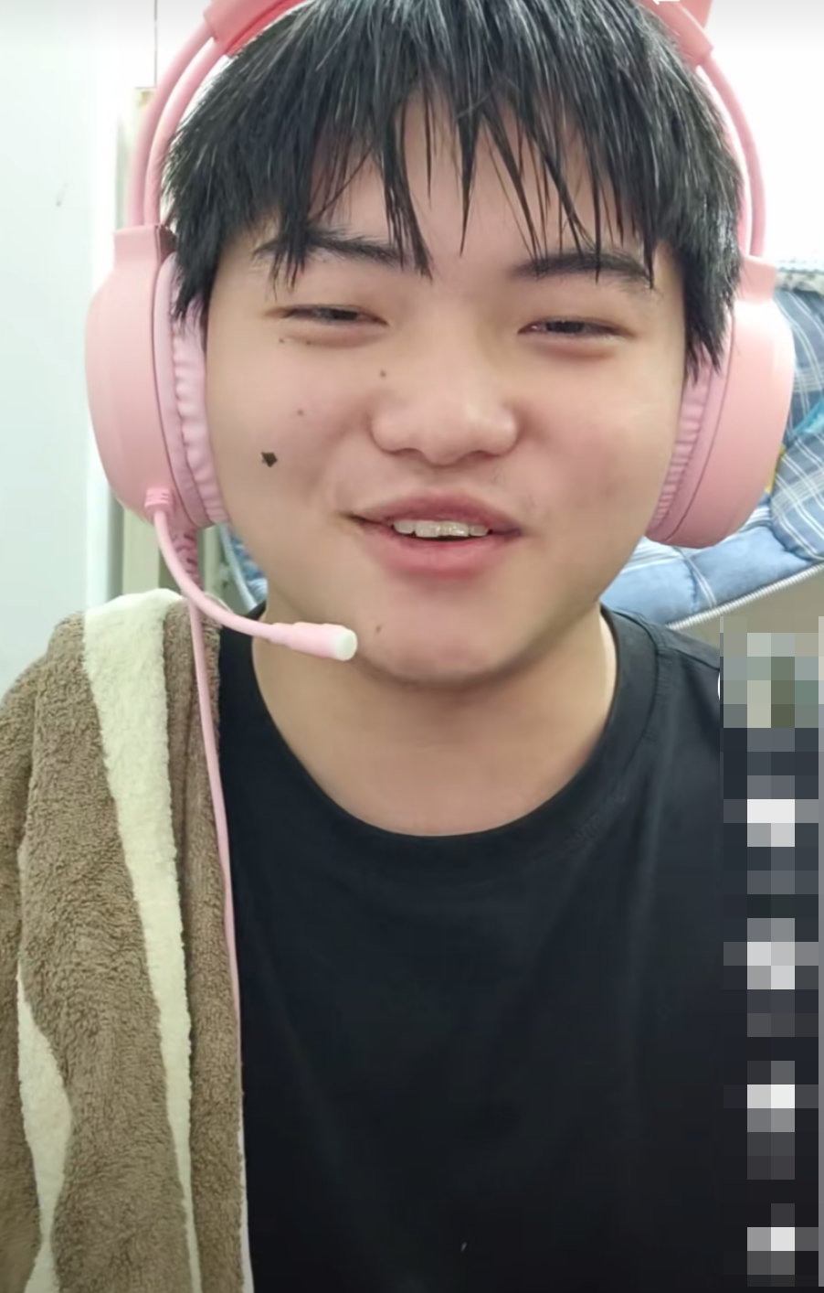 这哥们现在越来越像了啊，评论区好多出谋划策的[笑cry]#lpl超话助威团# #