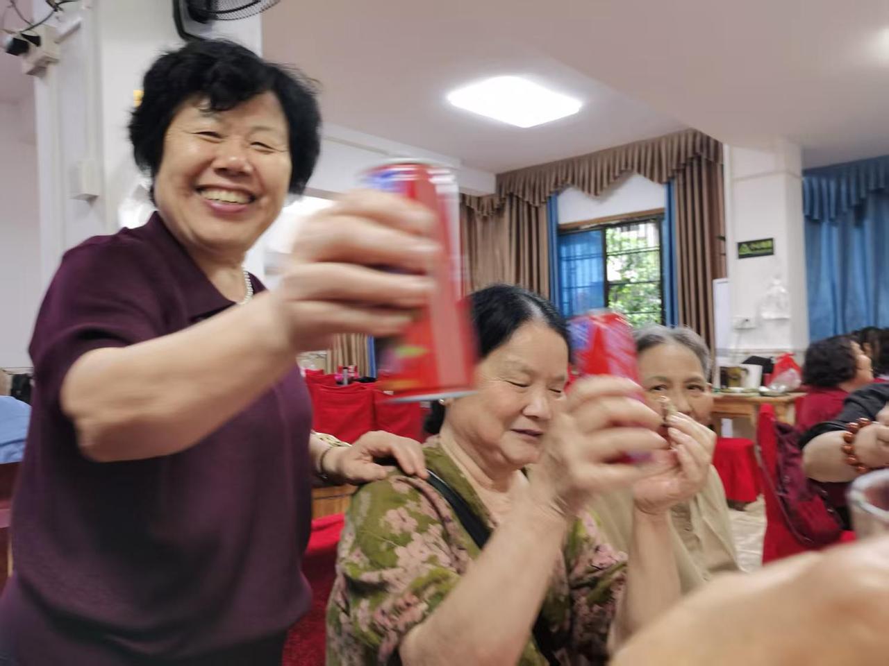 合江不少养老金低的老知青    照样作东请知青朋友聚会    原因是有这份心意 