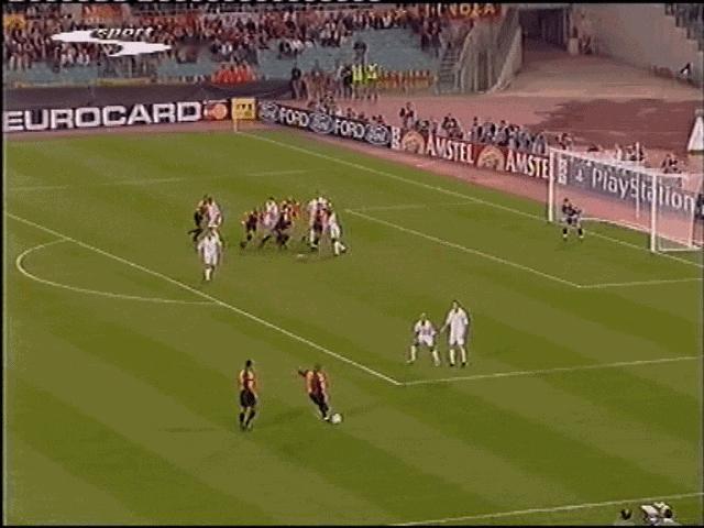 欧洲冠军杯2001-2002赛季第一阶段小组赛A组罗马主场迎战皇家马德里。罗马队