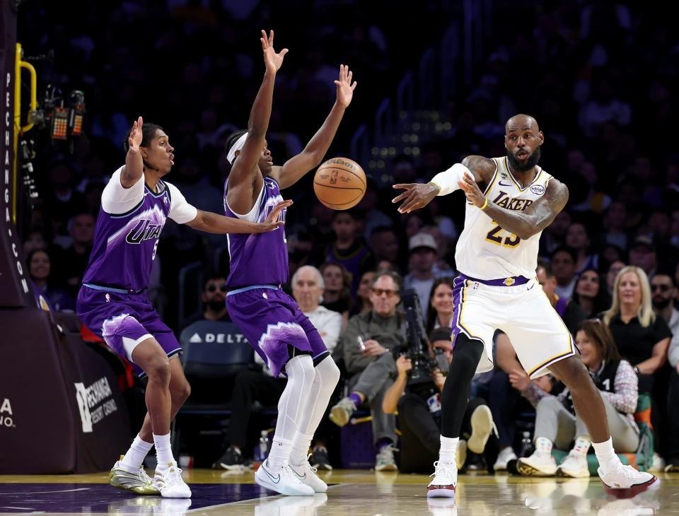 詹姆斯高效数据成NBA第一人湖人131-107大胜爵士，詹姆斯出战17分钟，15