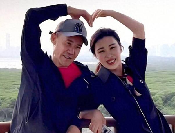 64岁高管娶了28岁前员工，这12年的“爱情长跑”你信吗？
老王头和小田这36岁