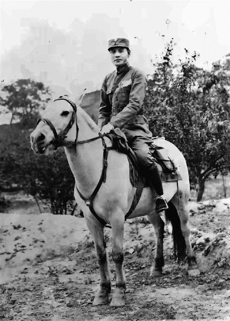刘桂五（1902年7月4日-1938年4月22日），字馨山，出生于热河市朝阳县六