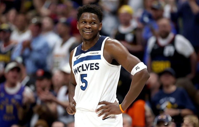 19分大逆转！森林狼客场力克掘金扳平系列赛北京时间4月21日，NBA季后赛西部首