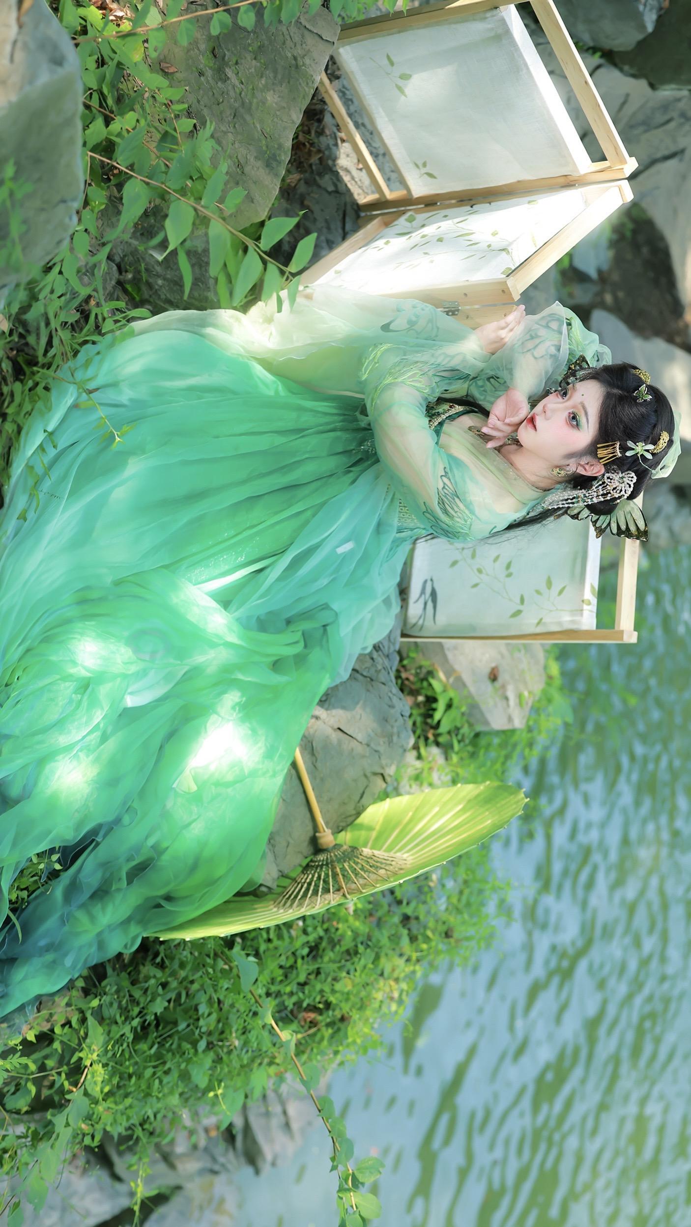 绿色真的很漂亮啊～满屏的绿色好舒心！