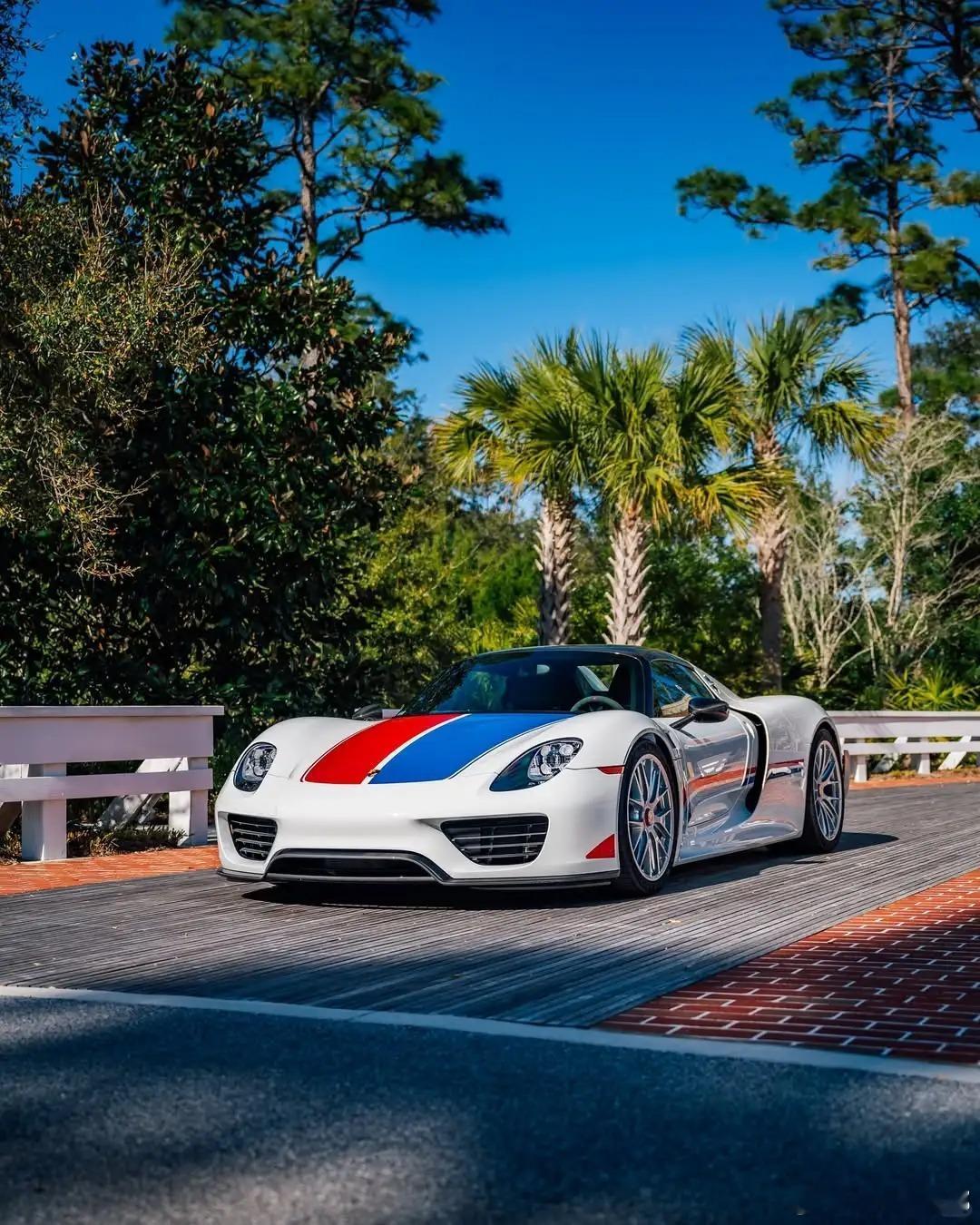 保时捷918 Spyder，从静态图里感受速度绝美车片 ​​​