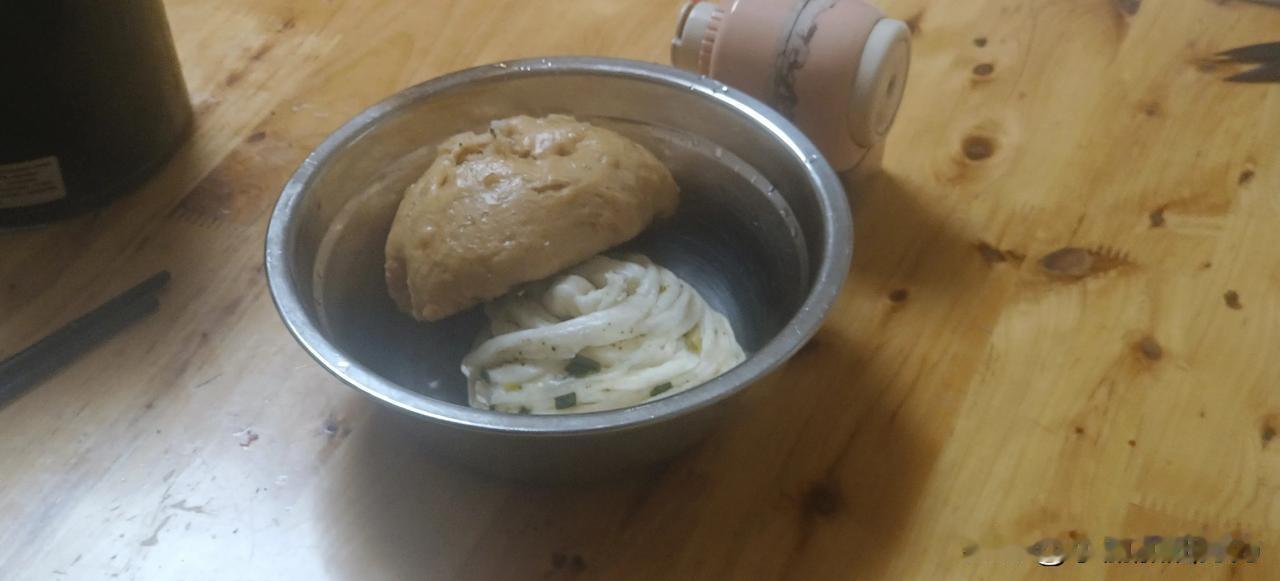 大家好我是一位白血病病人，今年第四年时间，

六点起床做早餐，昨晚睡觉比较晚，一