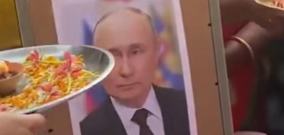 印度这种仪式在我们家犯大忌
11月19日俄罗斯总统新闻秘书佩斯科夫确认普京将对印