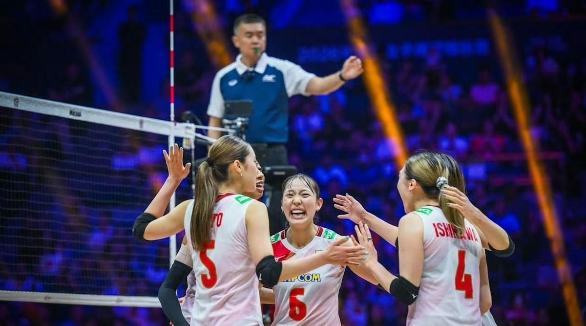 日本女排直落三局拿下韩国，局分33比31、25比19、25比20。别光看日本赢球