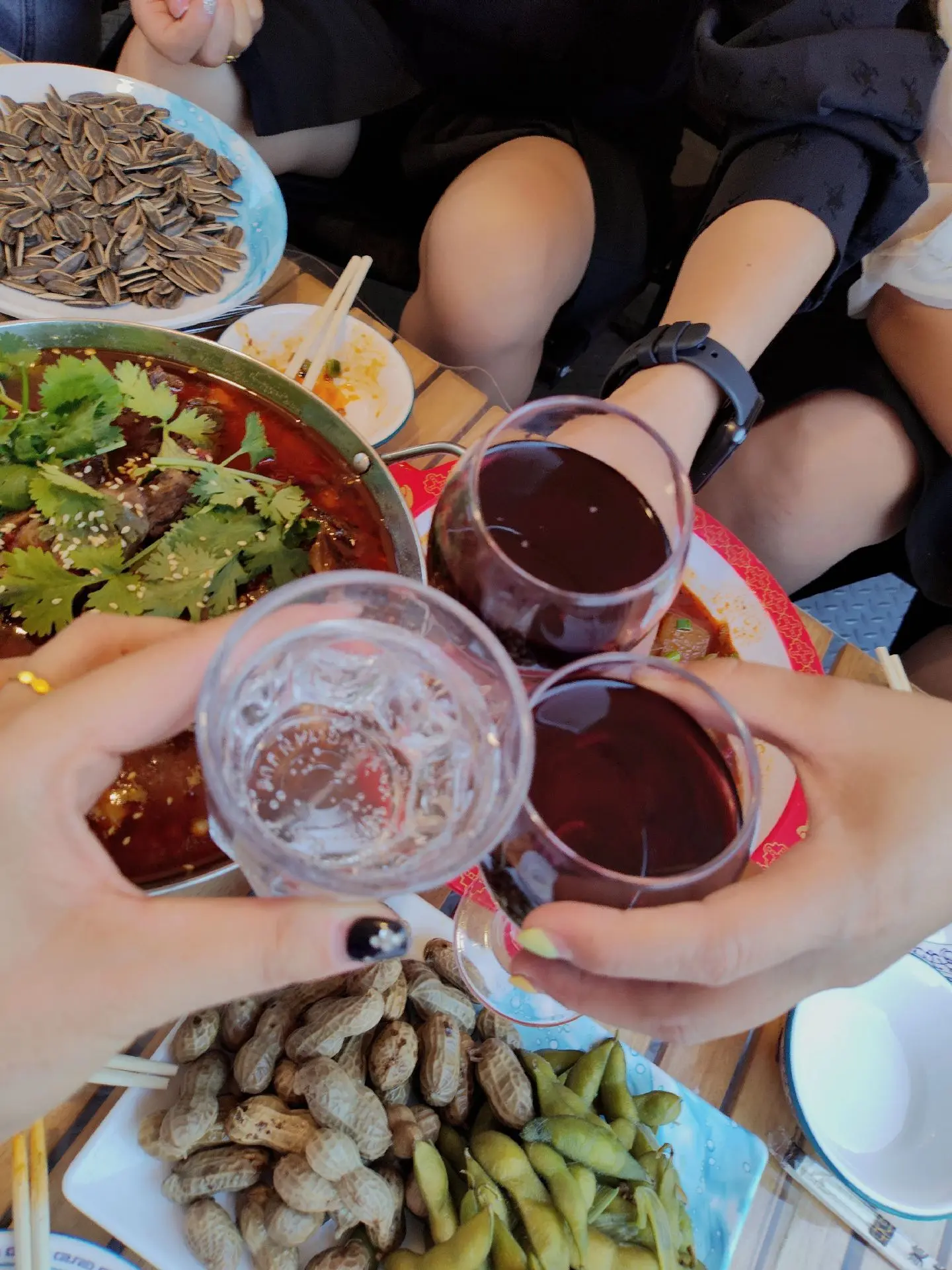 三个朋友里边，一个是真能喝，一个是假装不能喝，一个又菜又爱喝，你们猜哪...