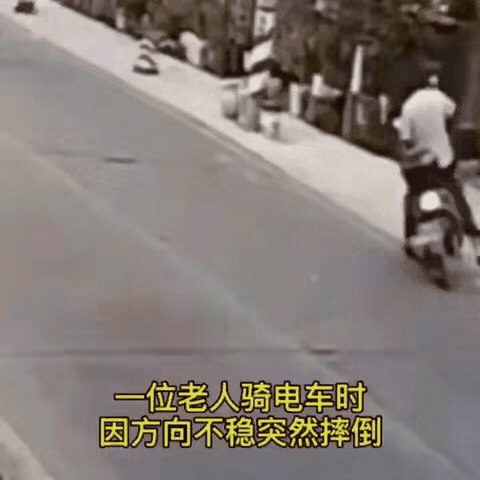 现在做好事的风险真是太大了！如果没有摄像头作证，好心女子这次真的麻烦大了！

一