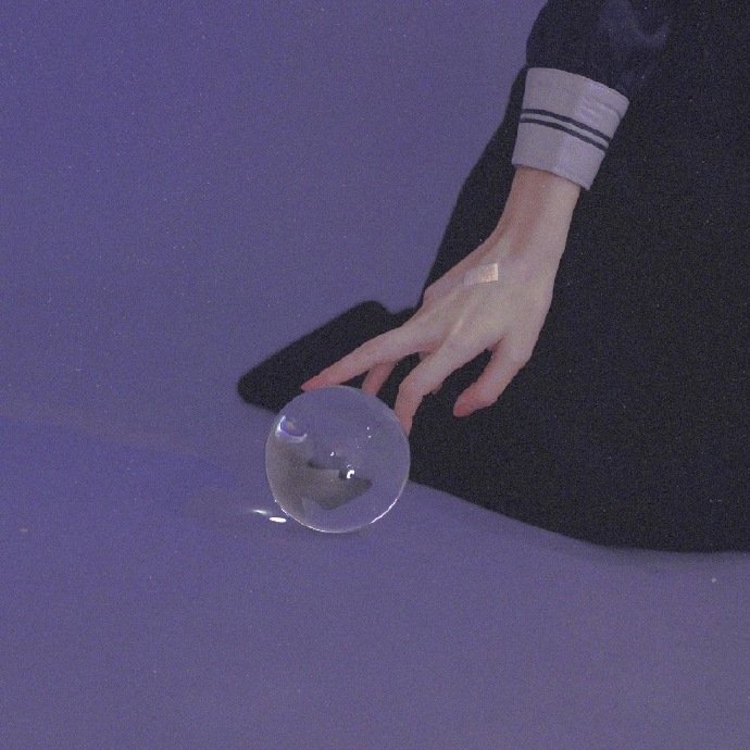 生活是自己的，有什么样的能力，就过什么样的生活，千万别为难自己，能轻易失去的东西