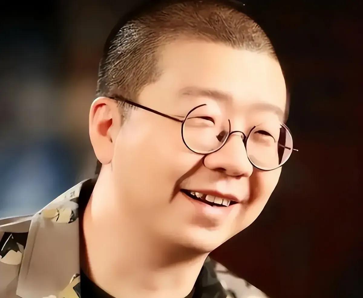 婚姻失败，无儿无女，靠脱口秀昙花一现的李诞，如今越混越落魄了
李诞曾经是脱口秀的