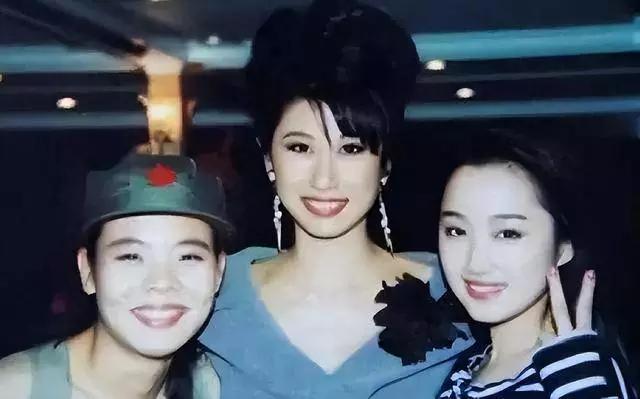 23岁登春晚唱红《说唱脸谱》，27岁坠楼离世，谢津的悲剧何止一个巴掌
 
谁的青