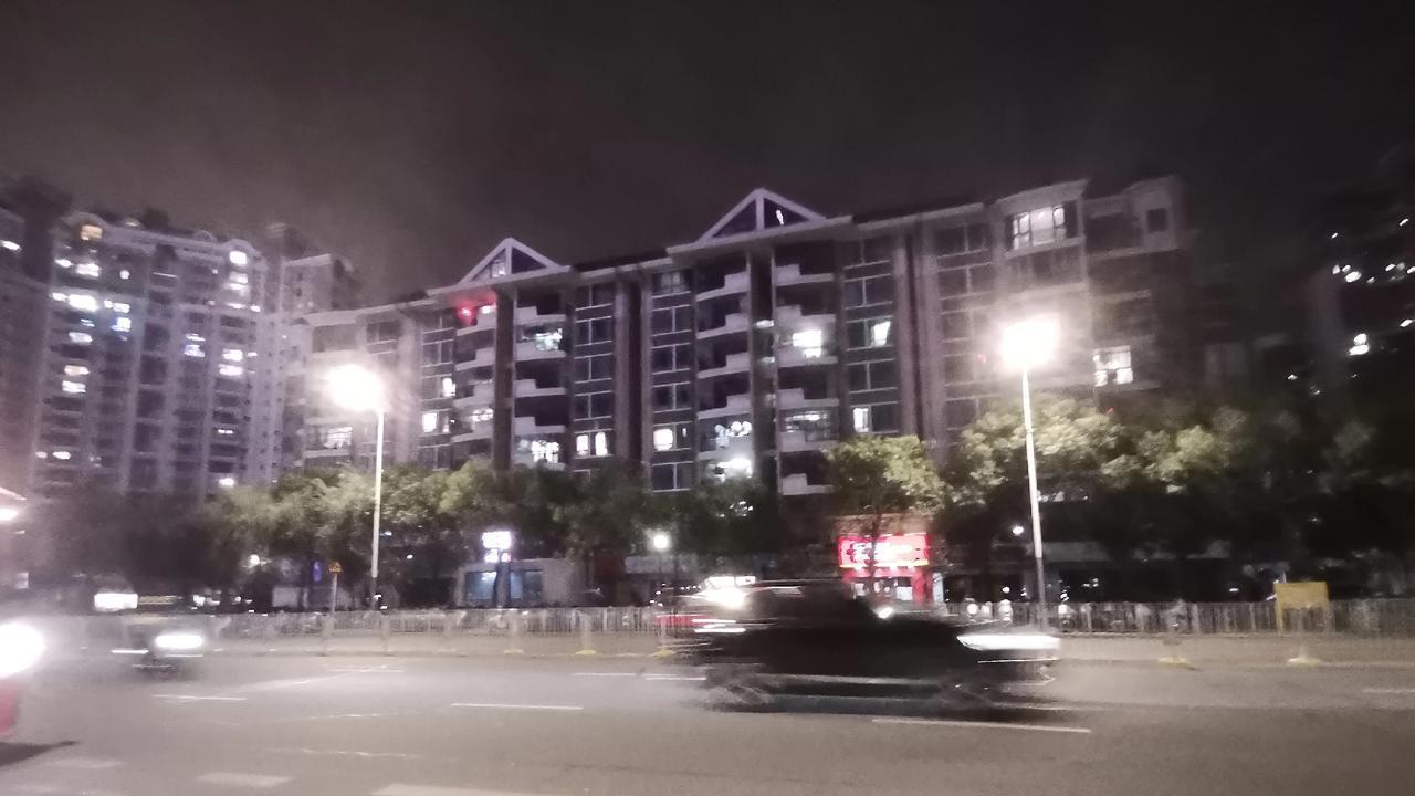 深圳的年——
       在深圳过年，2026，对于我，我这个家庭，是新鲜的，