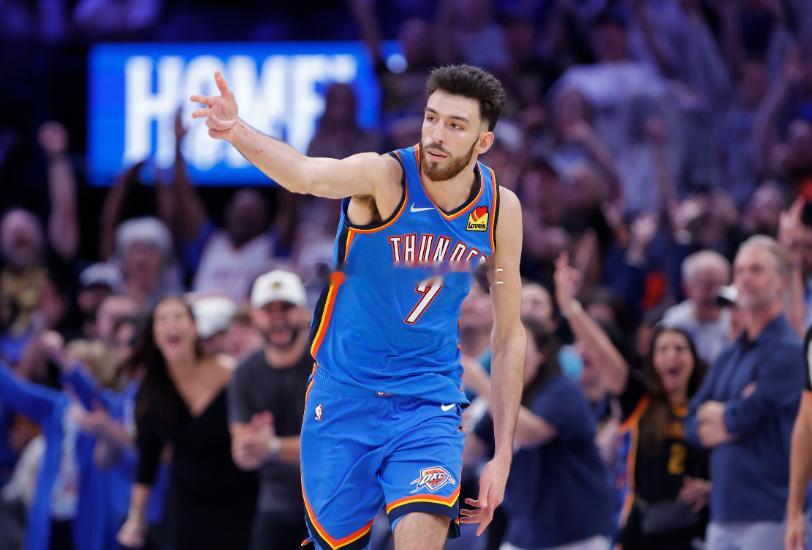 NBA比赛继续进行，雷霆在今天的NBA杯半决赛中对阵马刺。三节结束时，雷霆77-