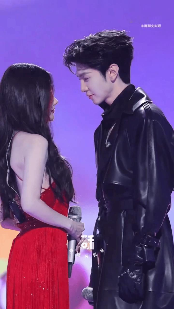 声理学谈李一桐假唱像湖南卫视这样的晚会大家对演员对口型唱歌已经心知肚明了吧，不过