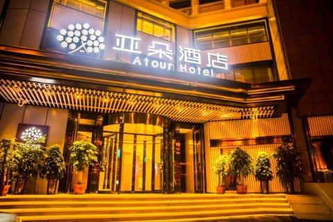 在这个追求个性化消费的时代，当酒店开始深度经营图书馆的文创空间，其实折射出的是整