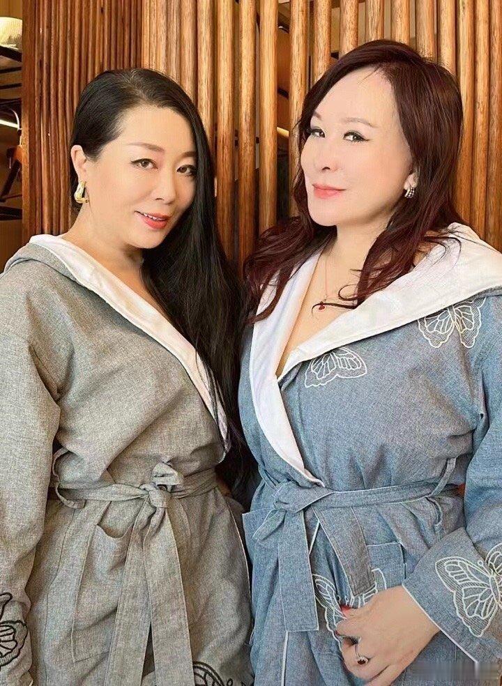 两个美阿姨长居三亚 ​​​