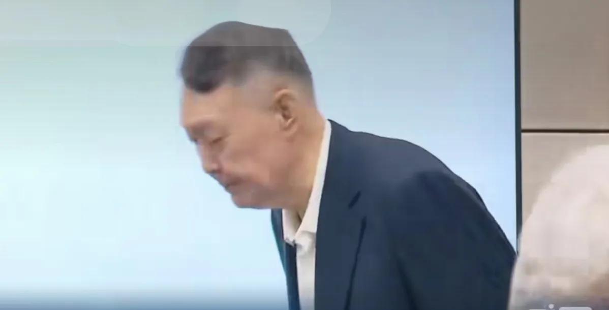尹锡悦是无效总统，这不是在开国际玩笑吗？

“无效总统”这个说法，并非国际玩笑，