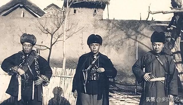 母亲惨遭活活肢解，21年后省委书记借兵复仇，毛主席特批：带上425团，活捉魔头肖