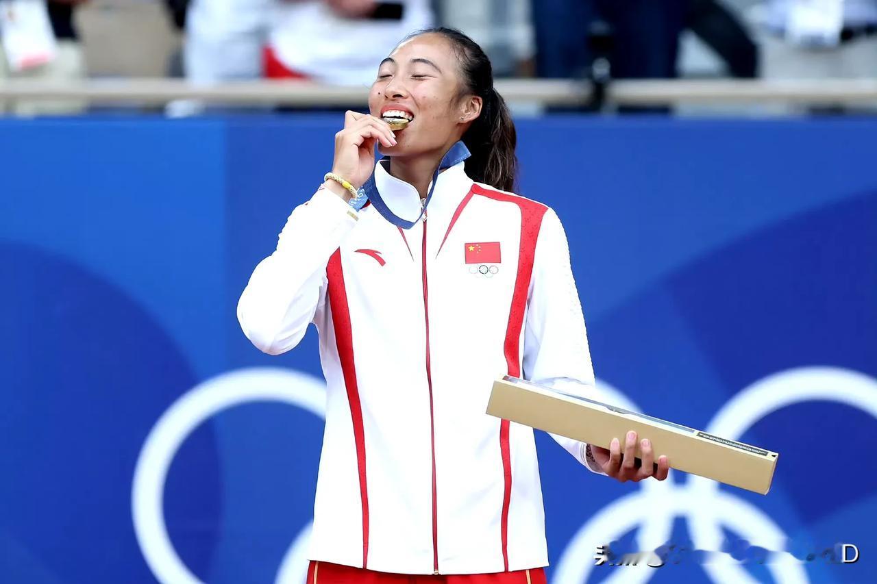 获得奥运会冠军的郑钦文这次获得了国家级荣誉——感动中国人物奖。首先恭喜郑钦文，奥
