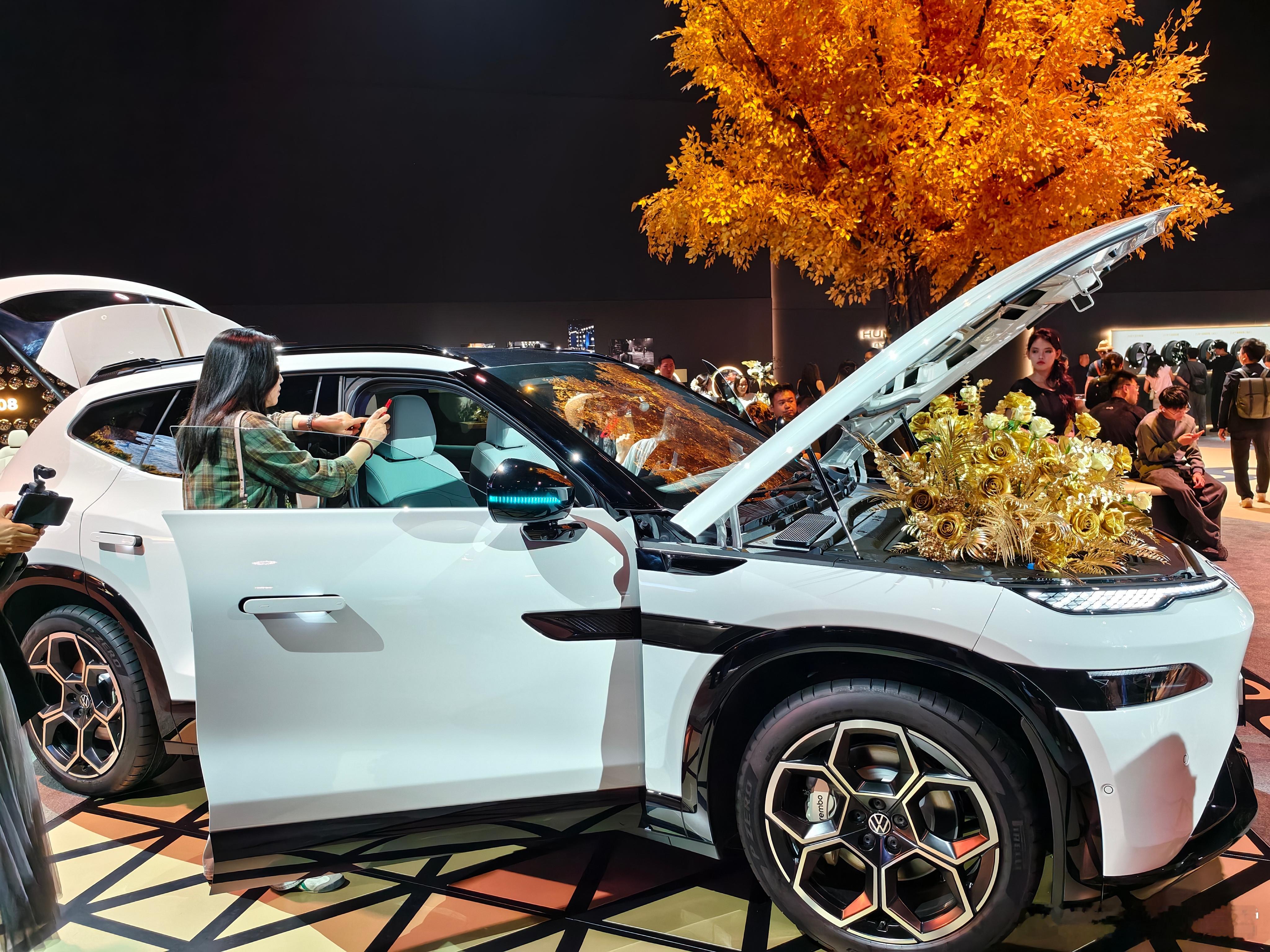 与众08上市价格公布了，总的三个版本，Pure版售22.98万起，权益给的倒是挺