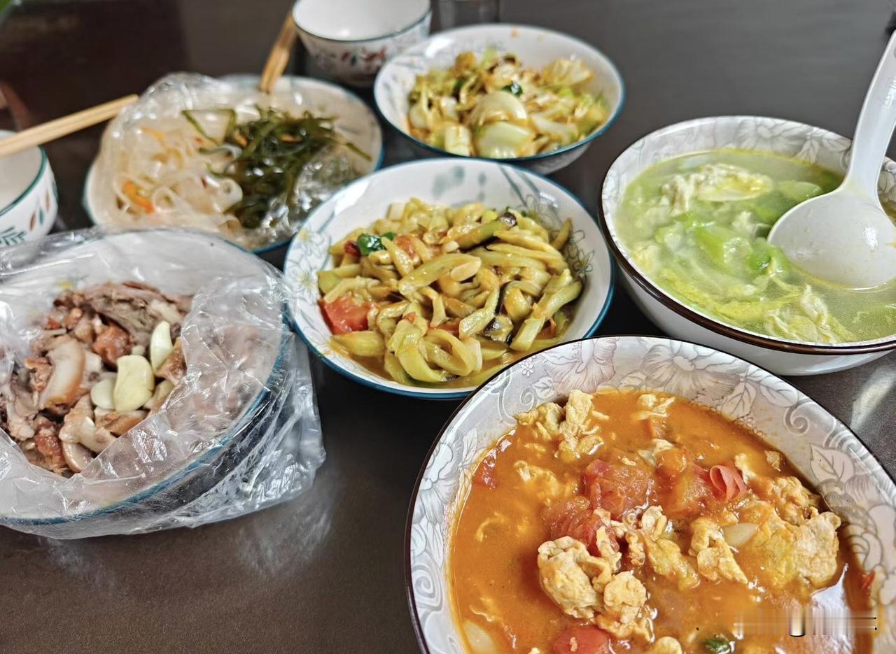 你觉得幸福应该是什么样的我觉得吧，幸福不是非得大富大贵。幸福就是下班回家看到家人